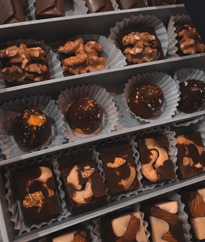 MAKAYA FLOWER & CHOCOLATE | ماكايا - Doha - +974 7799 3939