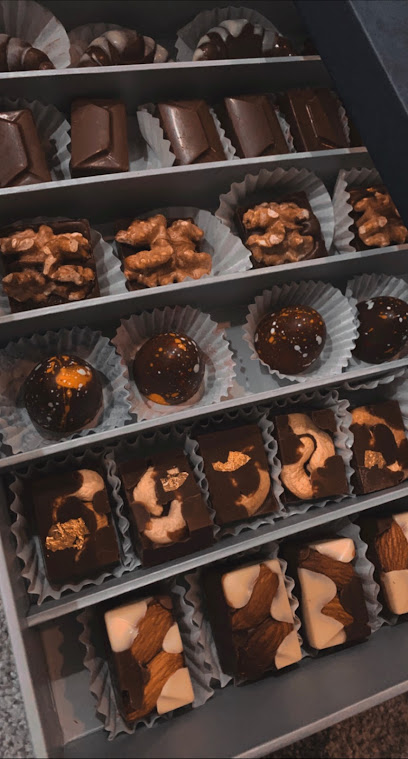 MAKAYA FLOWER & CHOCOLATE | ماكايا - Qatar|Ar-Rayyan|Al Wajbah service St،|7CPC+GWV
