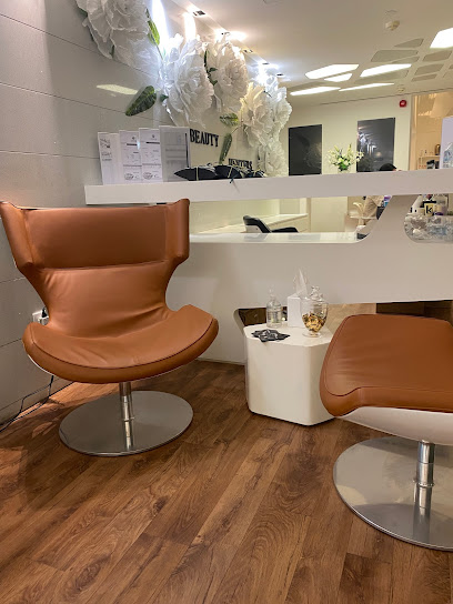 Beauty Hunters Ladies Salon - Qatar|Doha|Marina Way 8،|10 La Croisette