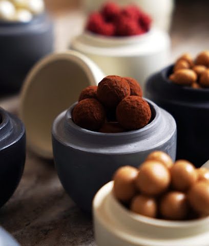 Nouga Artisan Chocolatier - الريان - +974 5118 8772