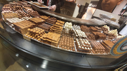 Läderach Chocolatier- طريق سلوى - الريان - +974 5519 6581