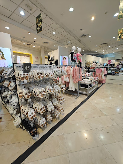 رد تاغ - Qatar|Doha|Ibn Seena|The Centre Mall(Behind Ramada Hotel/Radisson Blu hotel)