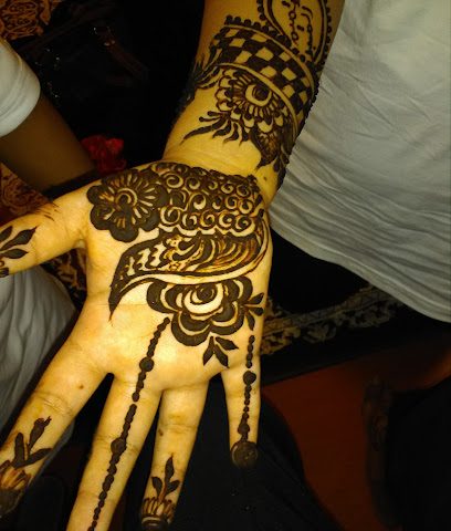 صالون حناج عين دايين - الرويس - +974 4480 2722